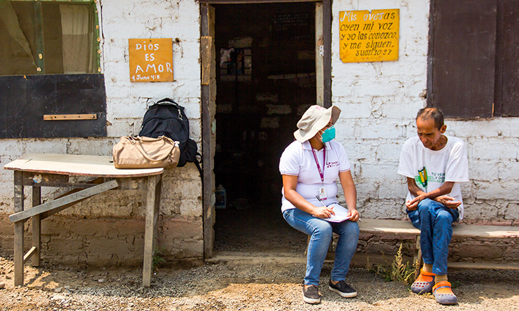 Yecela Rodríguez (left), a field technician, gives treatment and emotional support to Francisco, a TB patient, at his home in Carabayllo, Peru. (Photo by William Castro Rodríguez / Partners In Health)